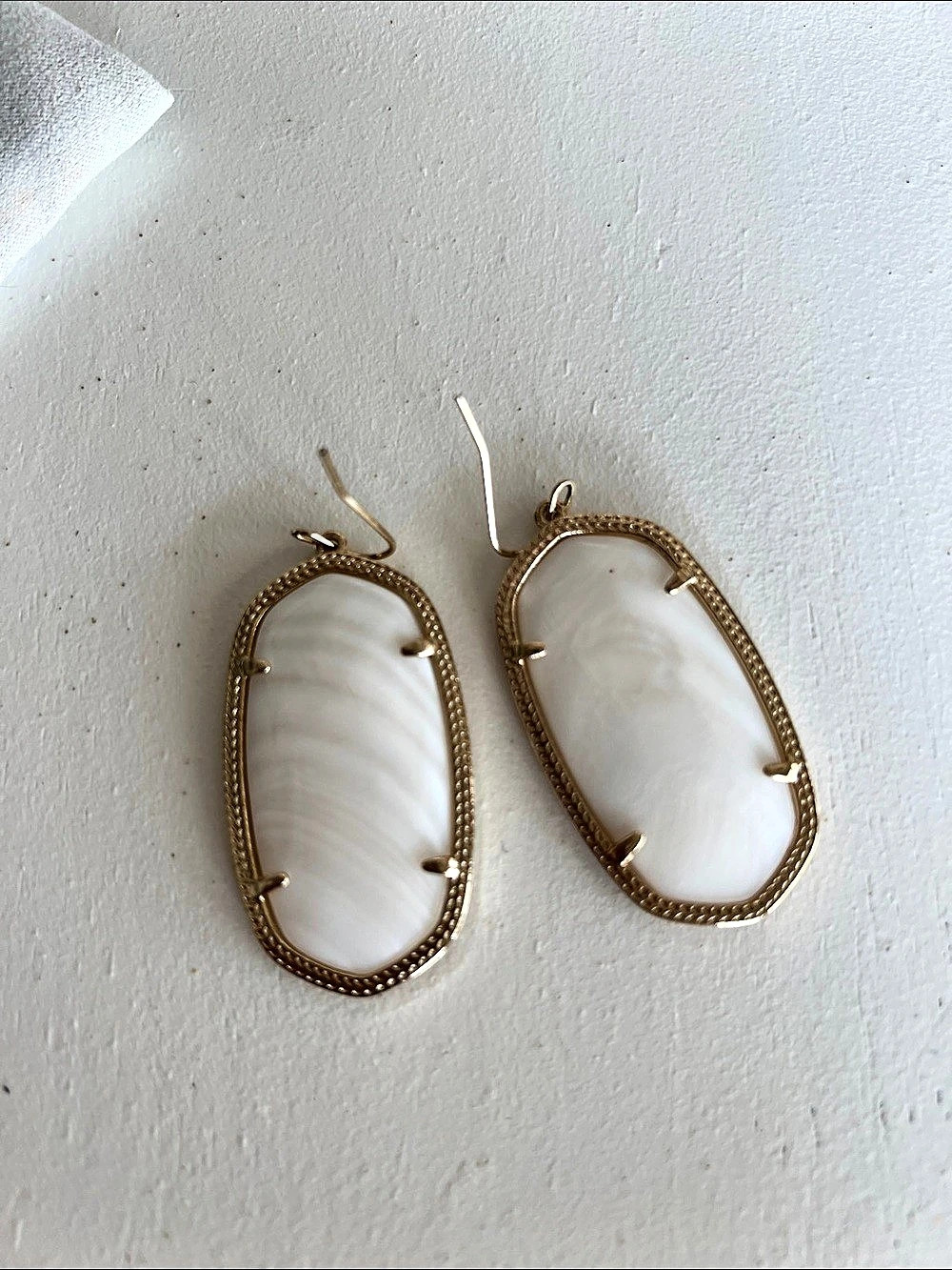 Kendra Scott Elisa Drop Earrings White & Gold Drop Earrings